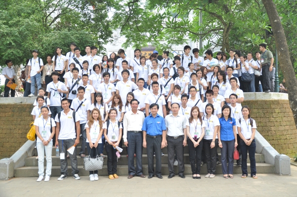 Thanh niên, sinh viên kiều bào về thăm đất Tổ